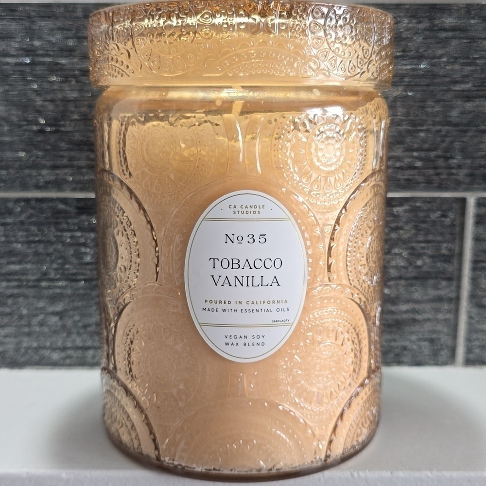 NEW VIRAL SUMMER Leoben Co "TOBACCO Vanilla" Candle - 18oz - Never Used
